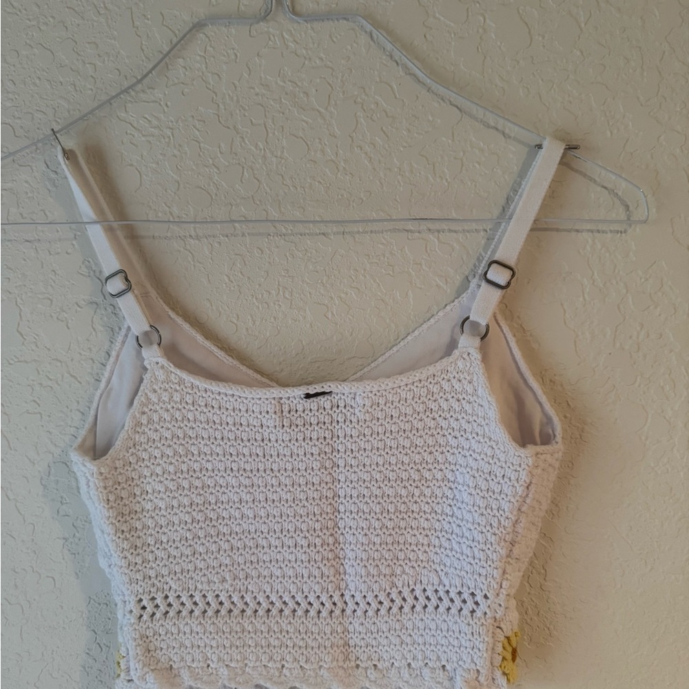 Hollister White Crochet Crop Top with Sunflower Accents - Picture 3 of 4